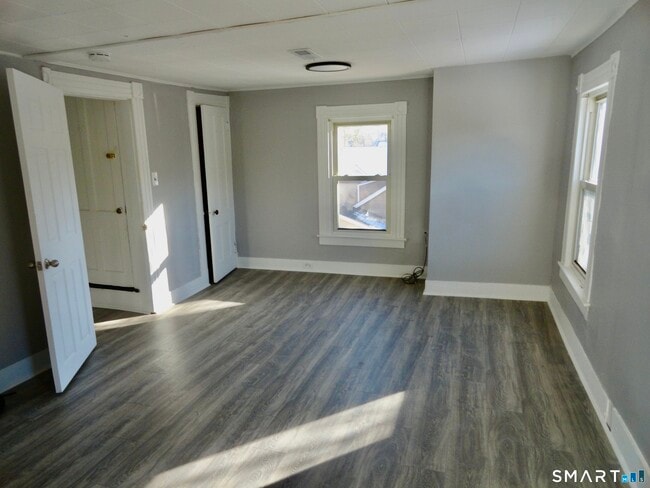 Building Photo - 830 Main St