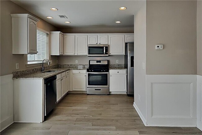 Building Photo - 324 Hiawassee Dr