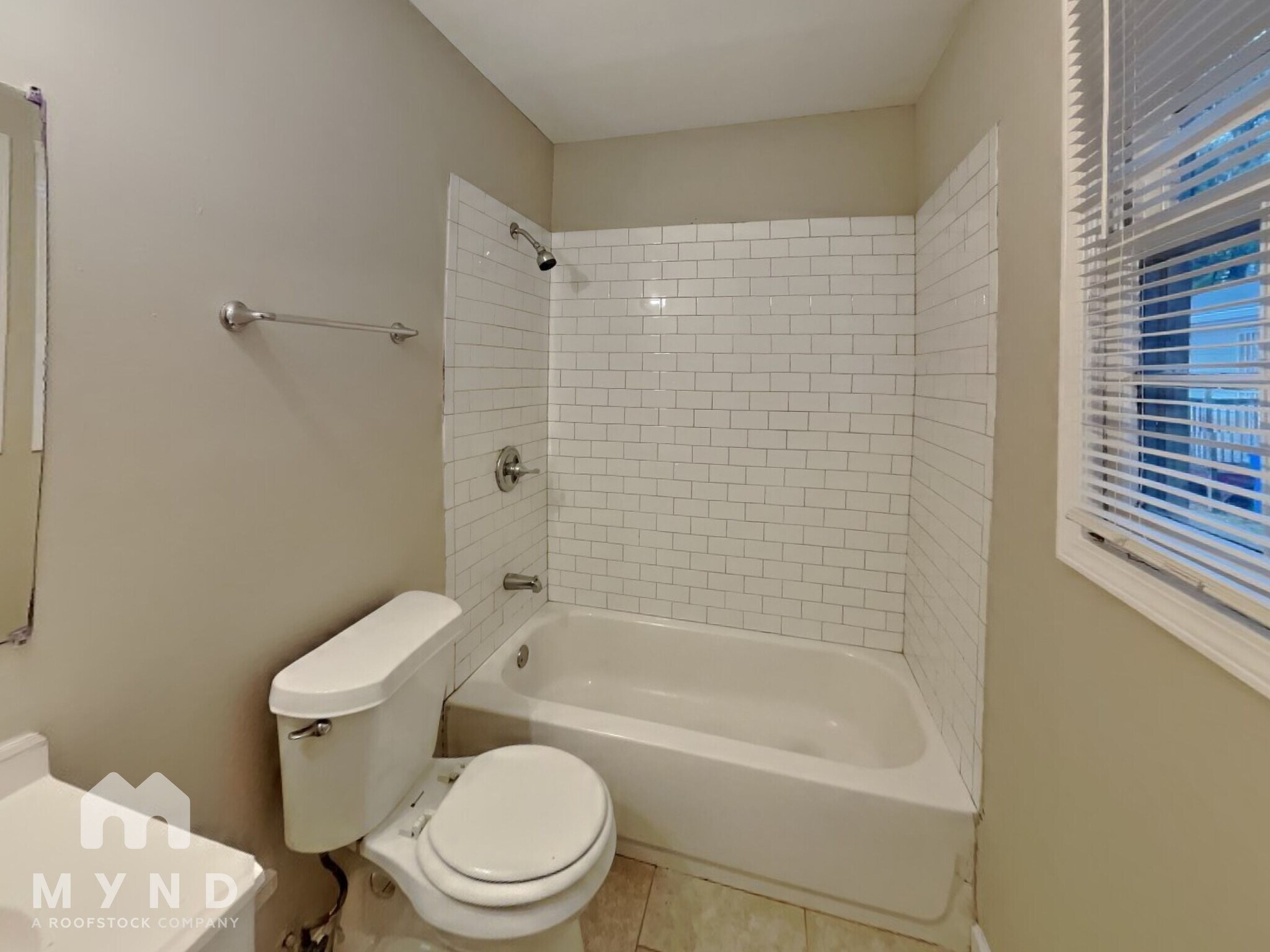 Building Photo - 593 Cedar Ave NW