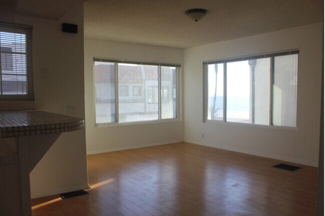 living room - 3701 Ocean Dr