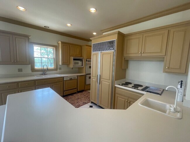 Building Photo - Private location overlooking Smiths Bay *2Bed*3bath