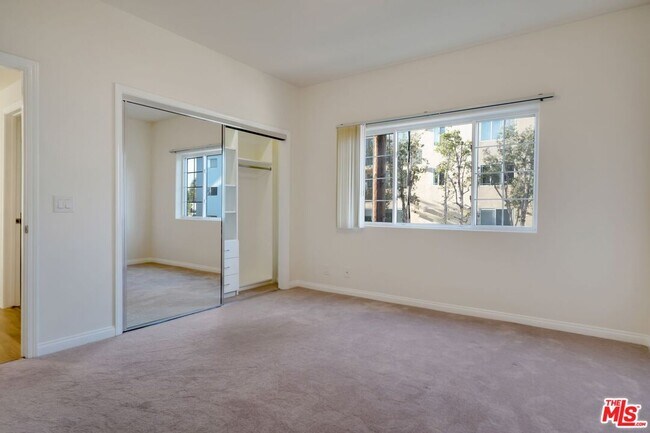 Building Photo - 1731 Corinth Ave