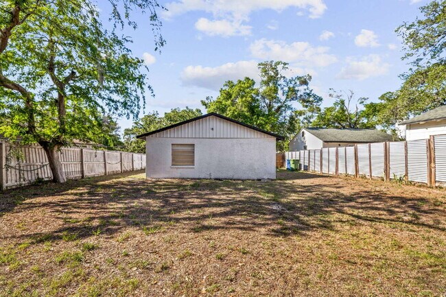 Building Photo - "Charming 3-Bed, 2-Bath Home in Tampa – Perfect Blend of Comfort and Convenience!"