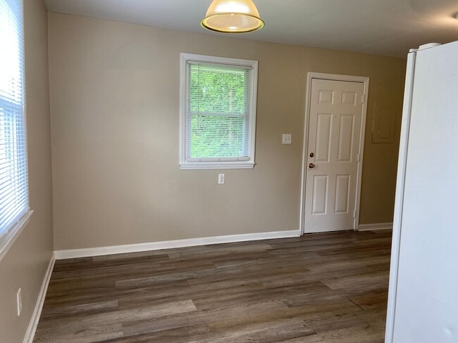 Building Photo - 3 Bedroom, 1 Bathroom House in Winston-Salem