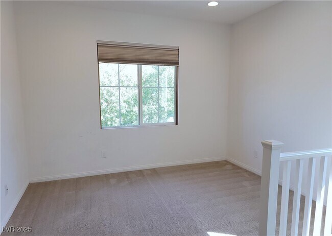 Building Photo - 10465 Saddle Mountain St