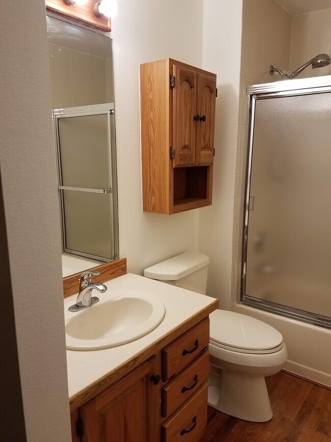 Main bedroom bathroom - 3031 E 42nd Ave
