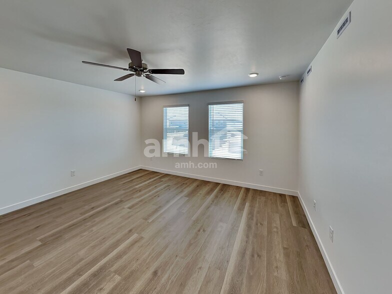 Building Photo - 9543 E Friedel Dr