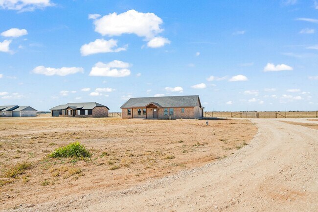 Building Photo - Country Living In Roosevelt ISD!