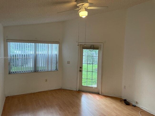 Building Photo - 4121 Sapphire Bend