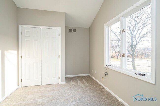 Building Photo - 4045 Hillandale Rd
