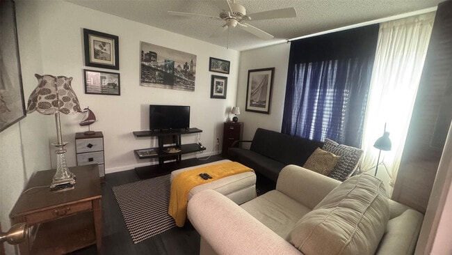 Building Photo - 5483 Casablanca Cir