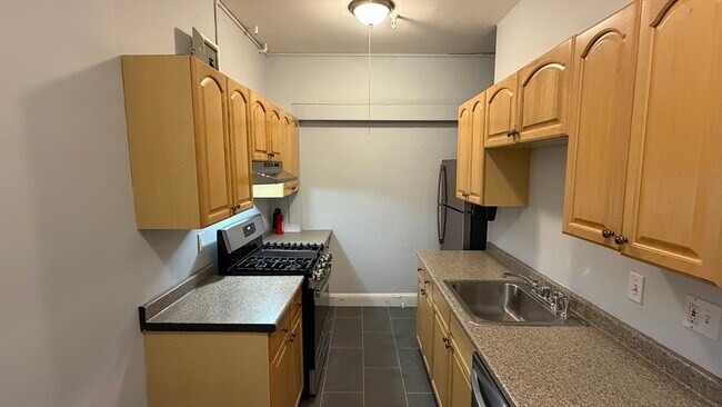 Building Photo - 1945 Commonwealth Ave