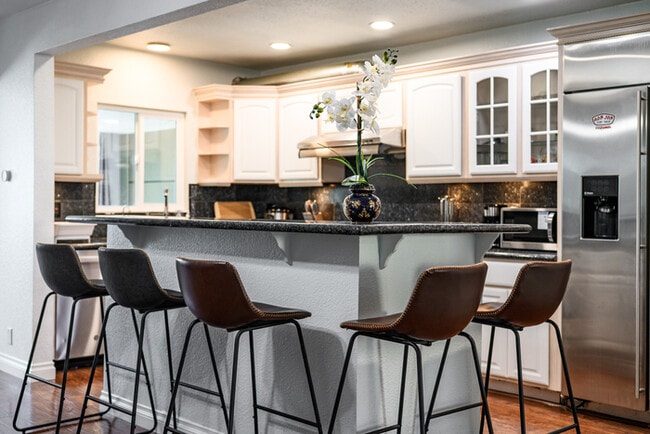 Building Photo - 1250 Stratford Ln