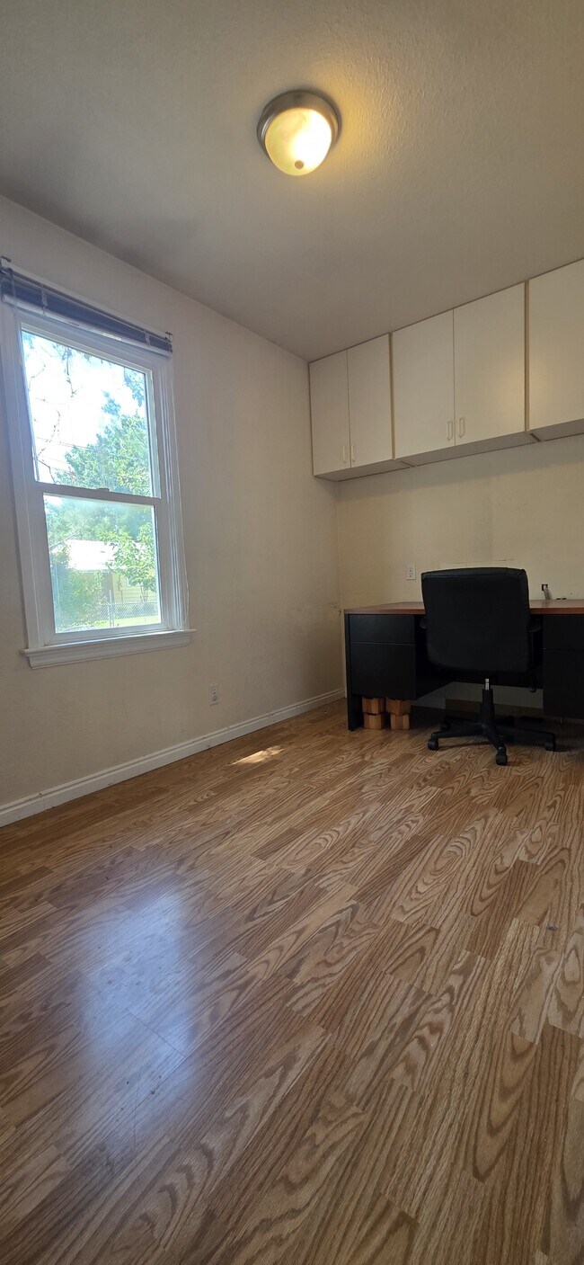 Building Photo - 2713 Dill Dr