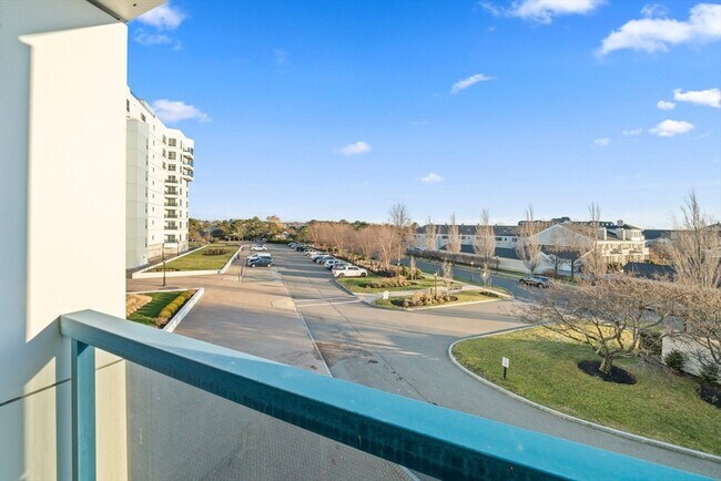 Building Photo - 2001 Marina Dr