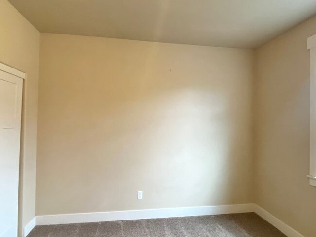 Building Photo - Single-Story Living! 3 BR - 2 BA with open...