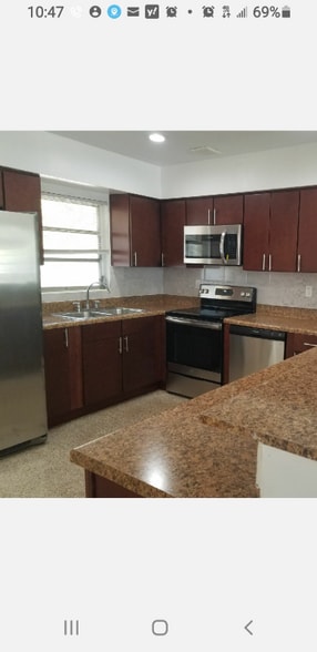 Building Photo - 1420 S Betty Ln