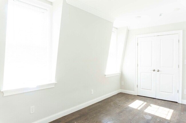 Building Photo - 36 Monmouth St