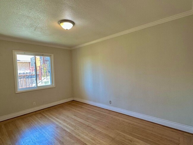 Building Photo - $1,950 - GORGEOUS TWO BEDROOM DUPLEX UNIT WITH GARAGE IN HAYWARD FOOTHILLS