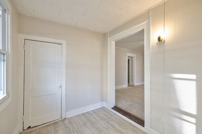 Building Photo - Great 4 Bedroom in 16th st Heights