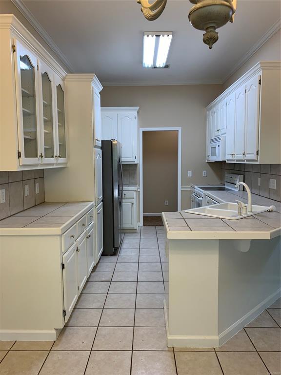 Building Photo - 131 Live Oaks Dr