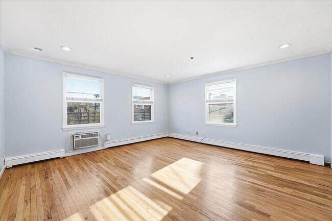 Building Photo - 600 Jefferson St