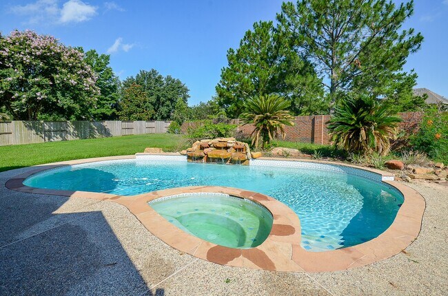 Building Photo - 1407 Kennoway Park Dr