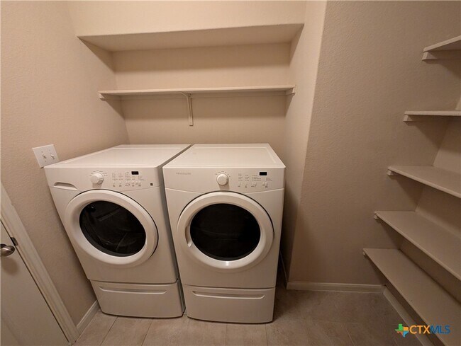 Building Photo - 1330 Ace Ranch St