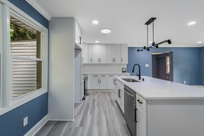 Building Photo - 1 Westbury Pl