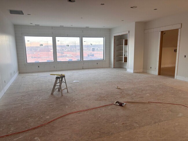 Building Photo - BRAND NEW Gorgeous 6 bed 7 bath with Pool ...