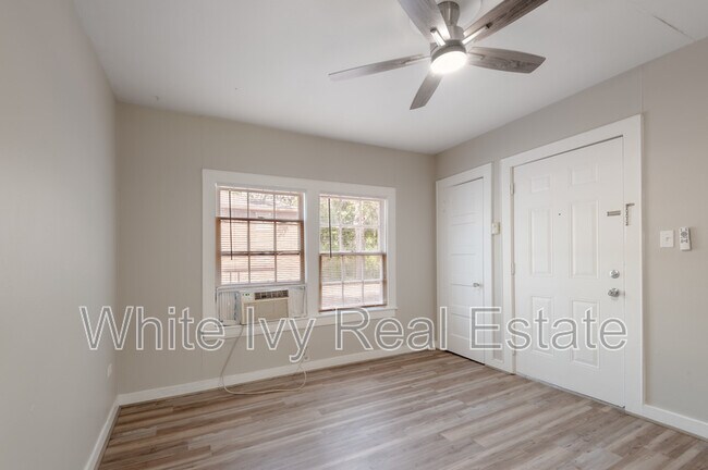Building Photo - 811 Sam Houston