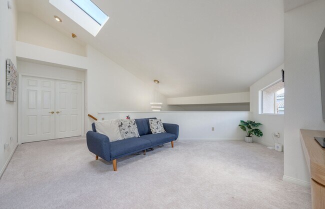 Building Photo - 1011 S Mountcrest Ct