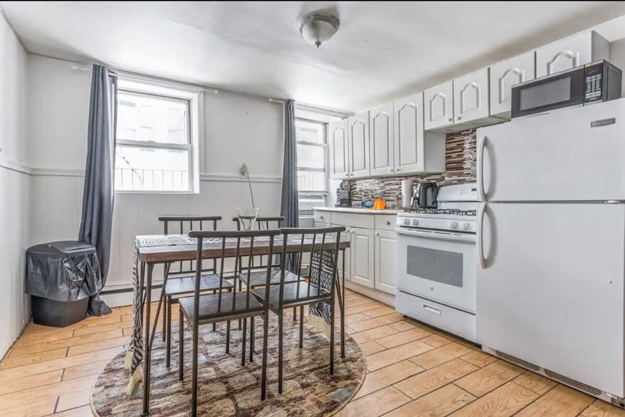 Building Photo - 600 2nd Ave