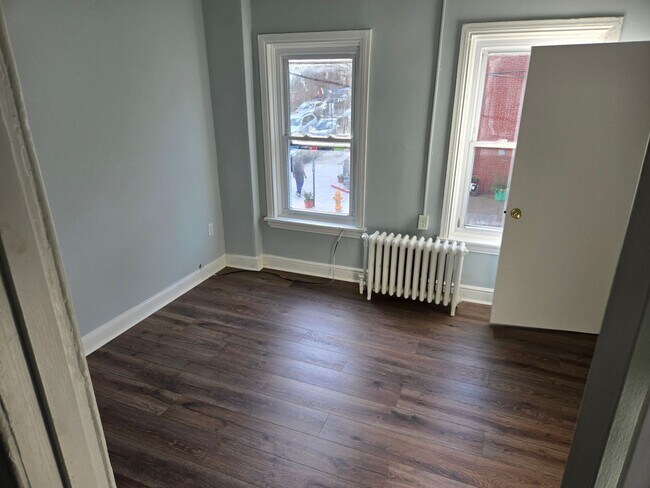 Building Photo - 1317 W 3rd St