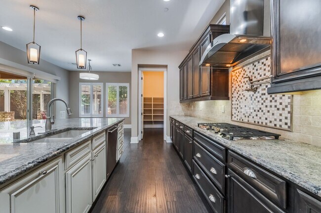 Building Photo - Elegant model home at Club Madeira!