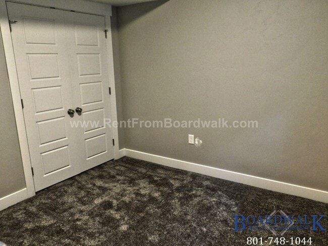 Building Photo - 555 S 900 E