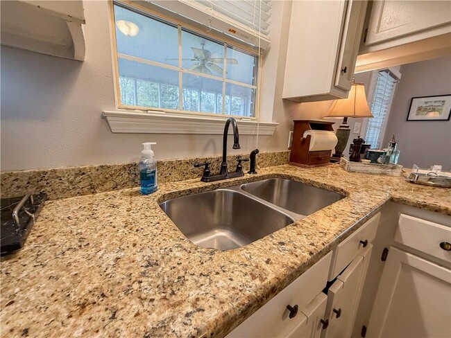 Building Photo - 905 Deer Run Dr