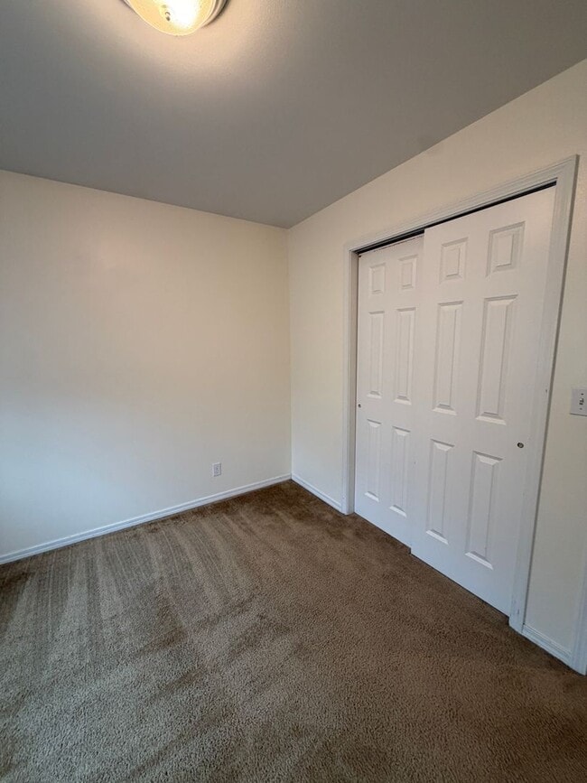 Building Photo - Waterfront home w/Large Dock