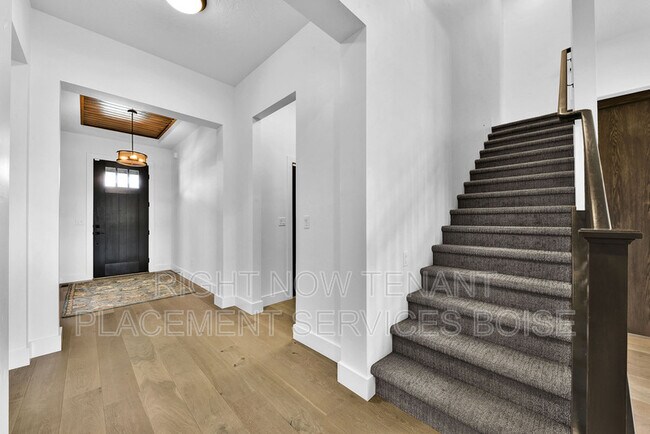 Building Photo - 6705 N Elmstone Way
