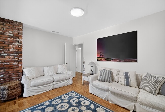 Building Photo - 237 Avenida Montalvo