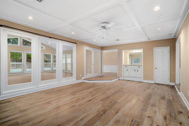 Building Photo - 527 Briar Knoll Dr
