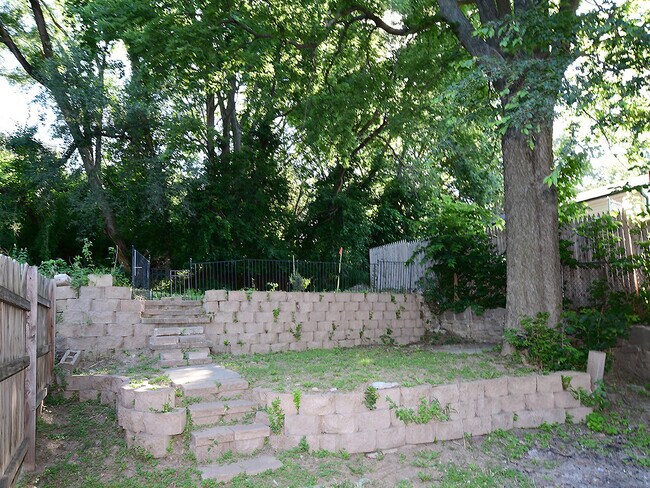 Building Photo - 355 Lincoln Ave
