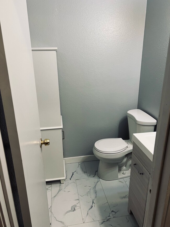 Building Photo - 3826 Monroe Ave