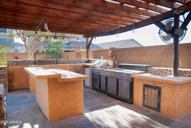 Building Photo - 42275 W Calle St