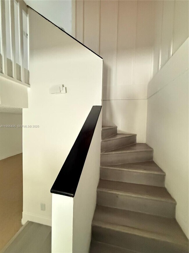 Building Photo - 9986 Royal Palm Blvd