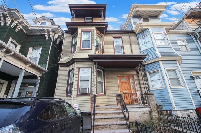 Building Photo - 1620 Palisade Ave