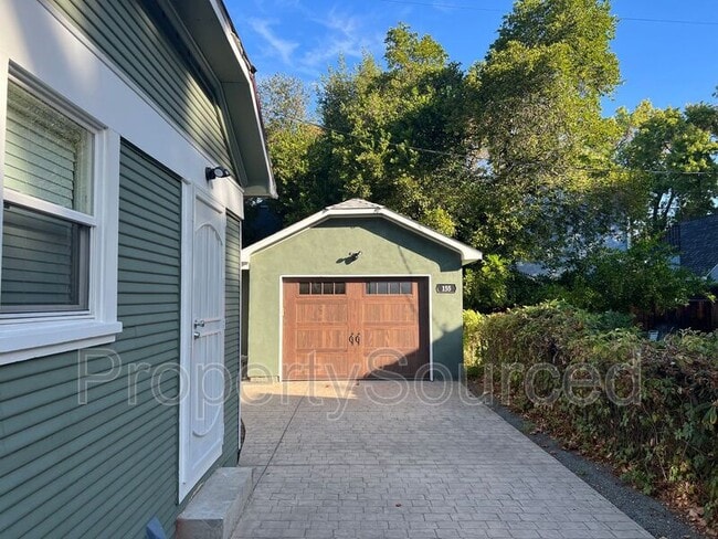 Building Photo - 151 Berverdor Ave