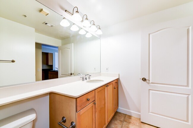 Building Photo - Logan Circle Studio Apartment for Rent Ava...