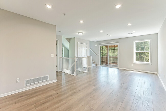 Building Photo - 2865 Barclay Wy