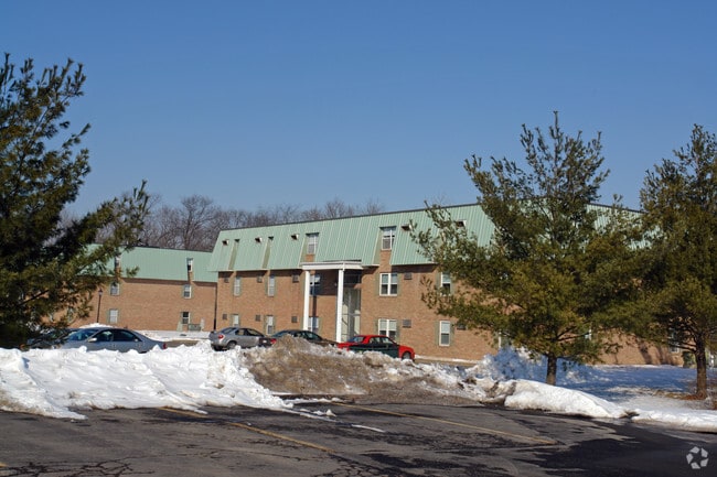 Building Photo - Colonial Garden Apartments